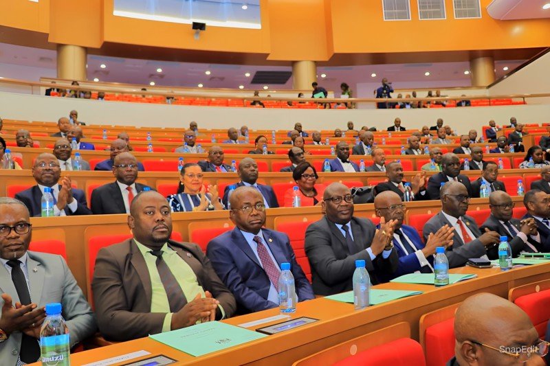  Parlement : les parlementaires adoptent la révision constitutionnelle à 86 % 