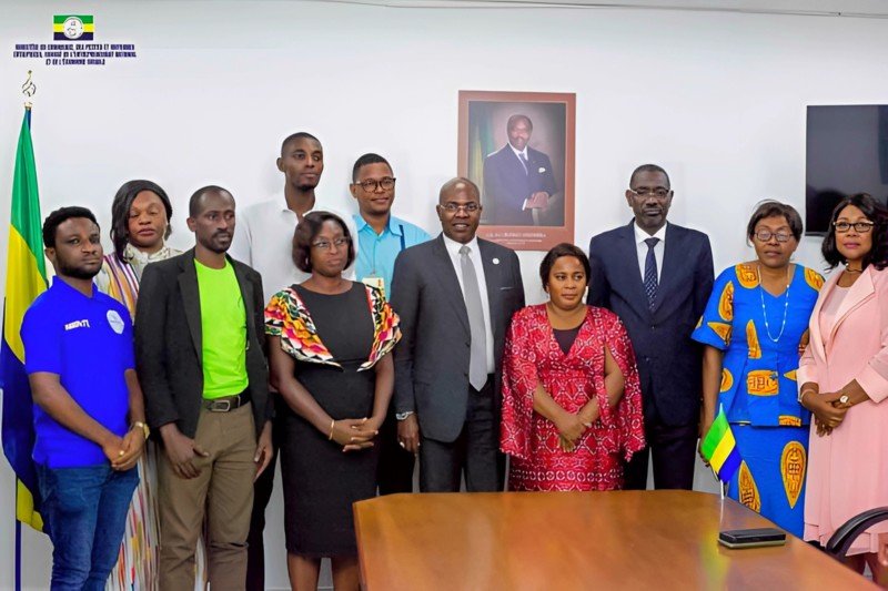  Yves Fernand MANFOUMBI devise avec les acteurs de l&rsquo;économie sociale et solidaire