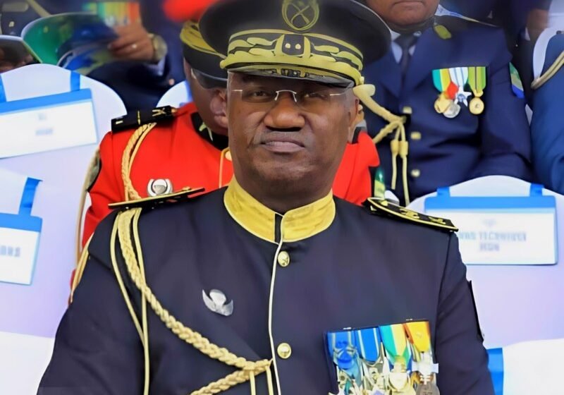  Le Général Rapotchombo prend les commandes de la Mairie de Libreville