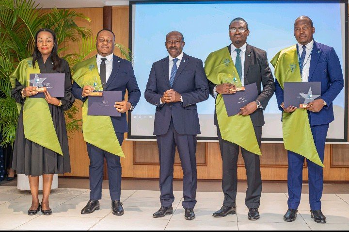  Henri-Claude Oyima célèbre la réussite des cadres de BGFIBank