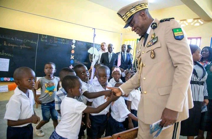  Rentrée scolaire : Brice Clotaire Oligui Nguema encourage les écoliers et les enseignants