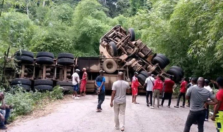  Faits-divers/Accident à Ndjolé : un rappel des dangers routiers 