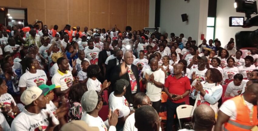  Politique : Bertrand Zibi appelle à la Candidature de Brice Clotaire Oligui Nguema