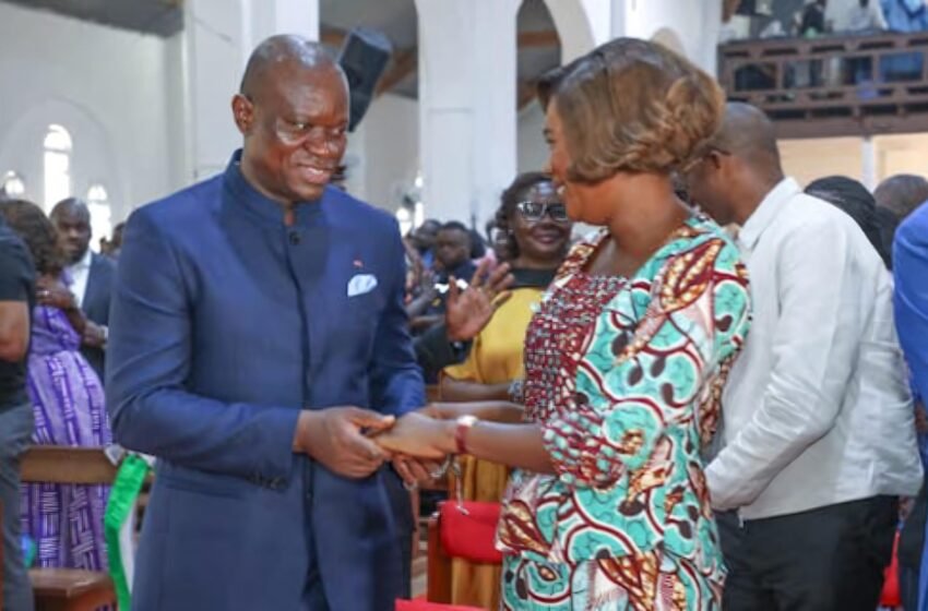  Le couple présidentiel en prière à Tchibanga pour marquer la Journée nationale de la Libération